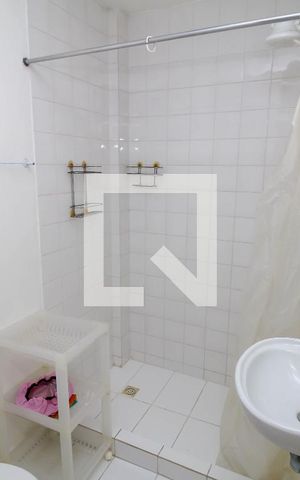 Casa de condomínio à venda com 314m², 5 quartos e 1 vaga Casa de condomínio à venda com 314m², 5 quartos e 1 vagaBanheiro da Suíte 2