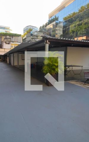 Casa de condomínio à venda com 314m², 5 quartos e 1 vaga Casa de condomínio à venda com 314m², 5 quartos e 1 vagaÁrea Comum - Playground