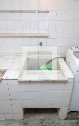 Casa de condomínio à venda com 314m², 5 quartos e 1 vaga Casa de condomínio à venda com 314m², 5 quartos e 1 vagaÁrea de Serviço