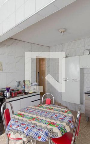 Casa à venda com 250m², 4 quartos e 1 vaga Casa à venda com 250m², 4 quartos e 1 vagaCasa 2 Cozinha