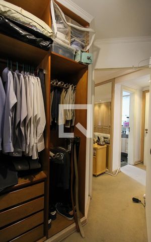 Apartamento para alugar com 242m², 5 quartos e 4 vagasCloset da Suíte 1