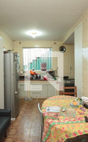 Casa à venda com 208m², 2 quartos e 2 vagas Casa à venda com 208m², 2 quartos e 2 vagasBanheiro