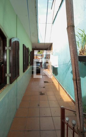 Casa à venda com 208m², 2 quartos e 2 vagas Casa à venda com 208m², 2 quartos e 2 vagasCorredor
