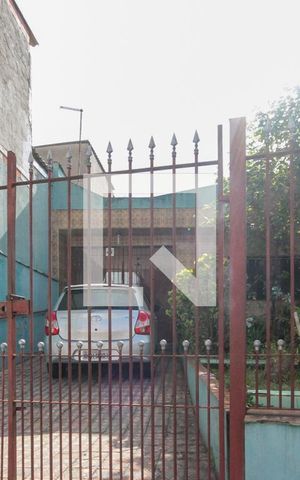 Casa à venda com 208m², 2 quartos e 2 vagas Casa à venda com 208m², 2 quartos e 2 vagasFachada