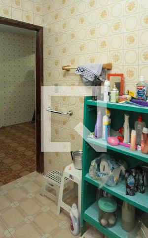 Casa à venda com 208m², 2 quartos e 2 vagas Casa à venda com 208m², 2 quartos e 2 vagasBanheiro