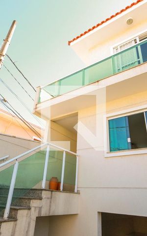Casa à venda com 188m², 3 quartos e 5 vagas Casa à venda com 188m², 3 quartos e 5 vagasFachada