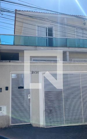 Casa à venda com 188m², 3 quartos e 5 vagas Casa à venda com 188m², 3 quartos e 5 vagasFachada