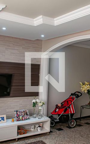 Casa para alugar com 400m², 4 quartos e 4 vagas Casa para alugar com 400m², 4 quartos e 4 vagasSala