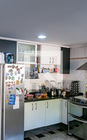 Casa para alugar com 400m², 4 quartos e 4 vagas Casa para alugar com 400m², 4 quartos e 4 vagasCozinha