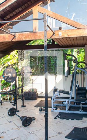 Casa para alugar com 400m², 4 quartos e 4 vagas Casa para alugar com 400m², 4 quartos e 4 vagasAcademia