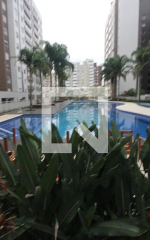 Apartamento à venda com 167m², 4 quartos e 3 vagas Apartamento à venda com 167m², 4 quartos e 3 vagasÁrea comum - Piscina