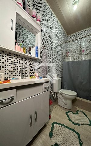 Casa à venda com 120m², 3 quartos e sem vagaBanheiro