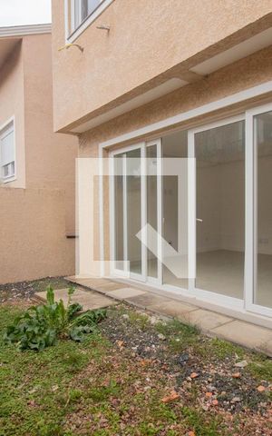 Casa de condomínio à venda com 256m², 3 quartos e 2 vagas Casa de condomínio à venda com 256m², 3 quartos e 2 vagasPátio
