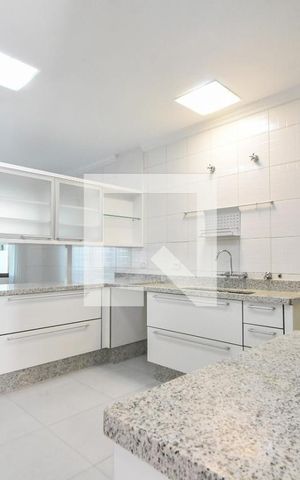 Casa para alugar com 400m², 4 quartos e 6 vagasCozinha 