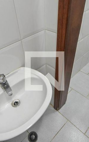 Casa para alugar com 400m², 4 quartos e 6 vagasBanheiro de Serviços 