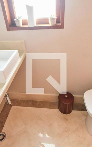 Casa para alugar com 400m², 4 quartos e 6 vagasLavabo
