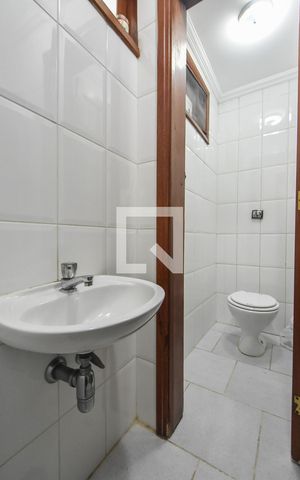 Casa para alugar com 400m², 4 quartos e 6 vagasBanheiro de Serviços 