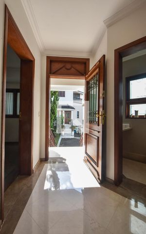Casa para alugar com 400m², 4 quartos e 6 vagasHall 