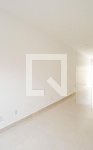 Casa à venda com 79m², 3 quartos e 1 vagaSala