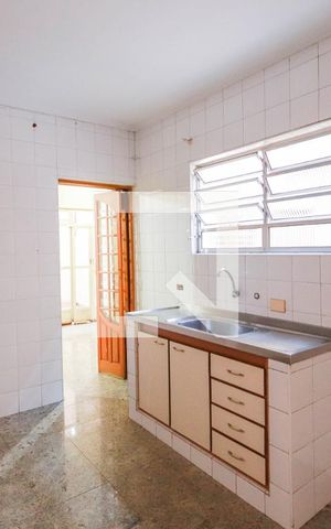 Casa à venda com 415m², 4 quartos e 4 vagas Casa à venda com 415m², 4 quartos e 4 vagasCozinha