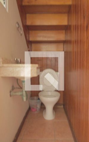 Casa de condomínio à venda com 107m², 4 quartos e 2 vagasLavabo