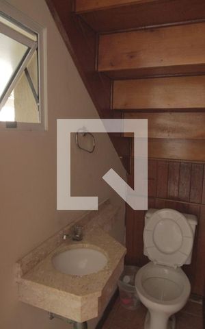 Casa de condomínio à venda com 107m², 4 quartos e 2 vagasLavabo