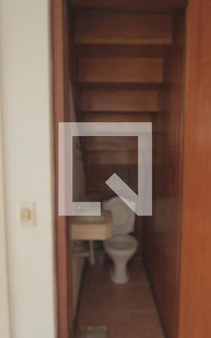 Casa de condomínio à venda com 107m², 4 quartos e 2 vagasLavabo