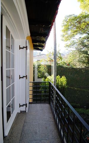 Casa à venda com 440m², 4 quartos e 3 vagas Casa à venda com 440m², 4 quartos e 3 vagasVaranda