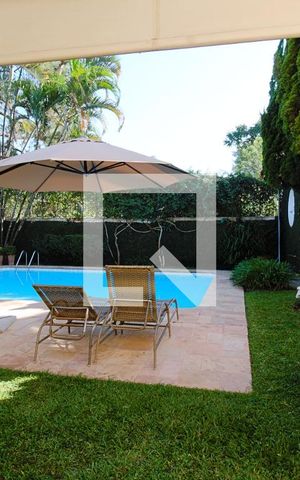 Casa à venda com 440m², 4 quartos e 3 vagas Casa à venda com 440m², 4 quartos e 3 vagasQuintal