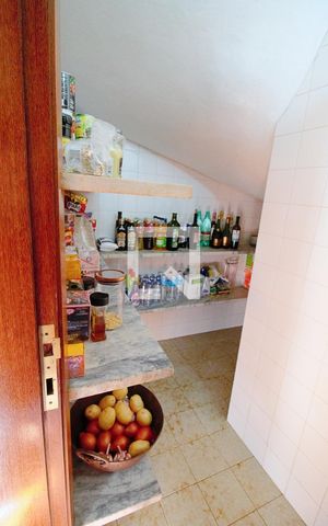 Casa à venda com 440m², 4 quartos e 3 vagas Casa à venda com 440m², 4 quartos e 3 vagasDispensa