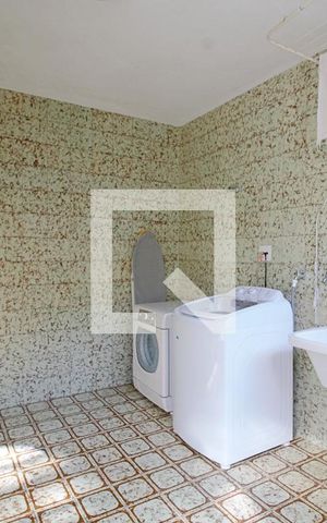 Casa à venda com 440m², 4 quartos e 3 vagas Casa à venda com 440m², 4 quartos e 3 vagasÁrea de Serviço