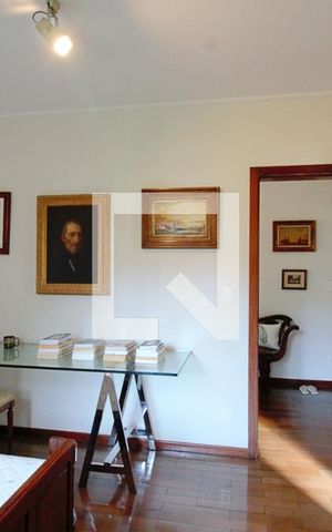 Casa à venda com 440m², 4 quartos e 3 vagas Casa à venda com 440m², 4 quartos e 3 vagasSuíte 4