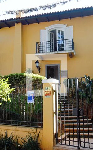 Casa à venda com 440m², 4 quartos e 3 vagas Casa à venda com 440m², 4 quartos e 3 vagasFachada