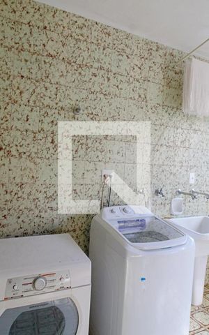 Casa à venda com 440m², 4 quartos e 3 vagas Casa à venda com 440m², 4 quartos e 3 vagasÁrea de Serviço