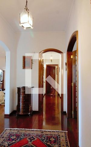 Casa à venda com 440m², 4 quartos e 3 vagas Casa à venda com 440m², 4 quartos e 3 vagasEntrada