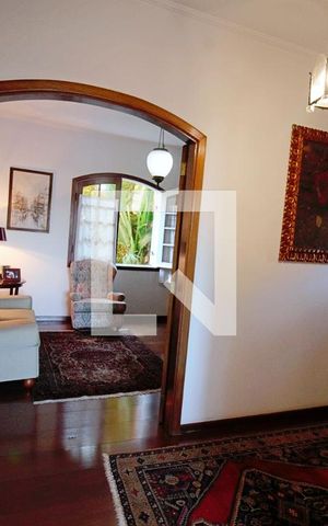 Casa à venda com 440m², 4 quartos e 3 vagas Casa à venda com 440m², 4 quartos e 3 vagasEntrada