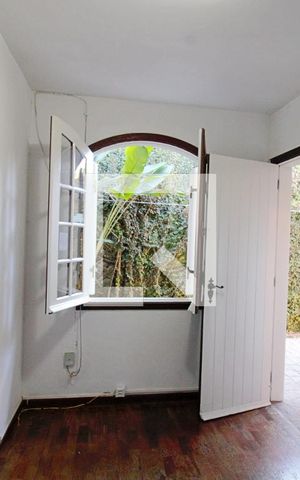 Casa à venda com 440m², 4 quartos e 3 vagas Casa à venda com 440m², 4 quartos e 3 vagasQuarto de Serviço 2