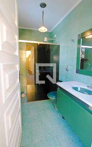 Casa à venda com 440m², 4 quartos e 3 vagas Casa à venda com 440m², 4 quartos e 3 vagasBanheiro Externo