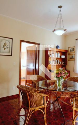 Casa à venda com 440m², 4 quartos e 3 vagas Casa à venda com 440m², 4 quartos e 3 vagasCopa
