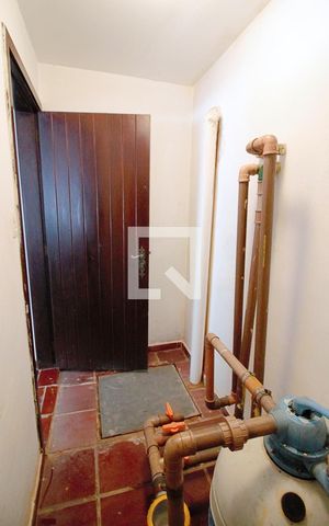 Casa à venda com 440m², 4 quartos e 3 vagas Casa à venda com 440m², 4 quartos e 3 vagasDepósito