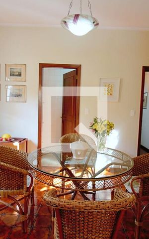 Casa à venda com 440m², 4 quartos e 3 vagas Casa à venda com 440m², 4 quartos e 3 vagasCopa