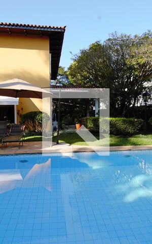 Casa à venda com 440m², 4 quartos e 3 vagas Casa à venda com 440m², 4 quartos e 3 vagasPiscina