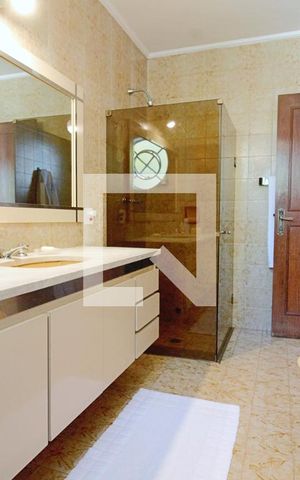 Casa à venda com 440m², 4 quartos e 3 vagas Casa à venda com 440m², 4 quartos e 3 vagasBanheiro da Suíte 3