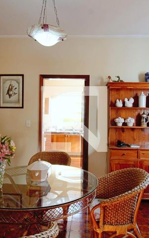 Casa à venda com 440m², 4 quartos e 3 vagas Casa à venda com 440m², 4 quartos e 3 vagasCopa