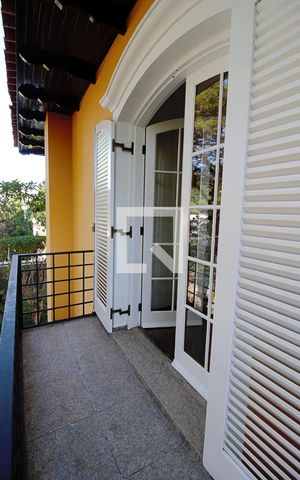 Casa à venda com 440m², 4 quartos e 3 vagas Casa à venda com 440m², 4 quartos e 3 vagasVaranda