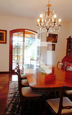 Casa à venda com 440m², 4 quartos e 3 vagas Casa à venda com 440m², 4 quartos e 3 vagasSala de Jantar