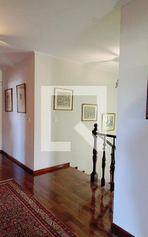 Casa à venda com 440m², 4 quartos e 3 vagas Casa à venda com 440m², 4 quartos e 3 vagasCorredor