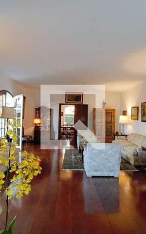 Casa à venda com 440m², 4 quartos e 3 vagas Casa à venda com 440m², 4 quartos e 3 vagasSala 2