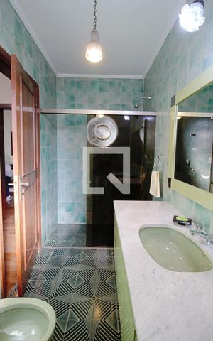 Casa à venda com 440m², 4 quartos e 3 vagas Casa à venda com 440m², 4 quartos e 3 vagasBanheiro da Suíte 4