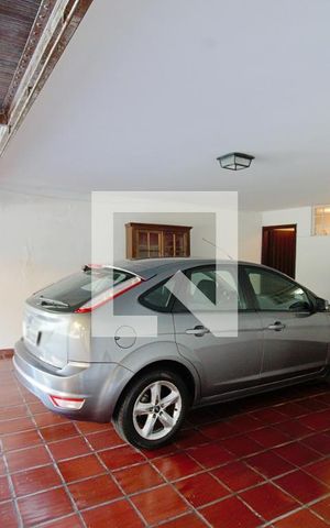 Casa à venda com 440m², 4 quartos e 3 vagas Casa à venda com 440m², 4 quartos e 3 vagasGaragem